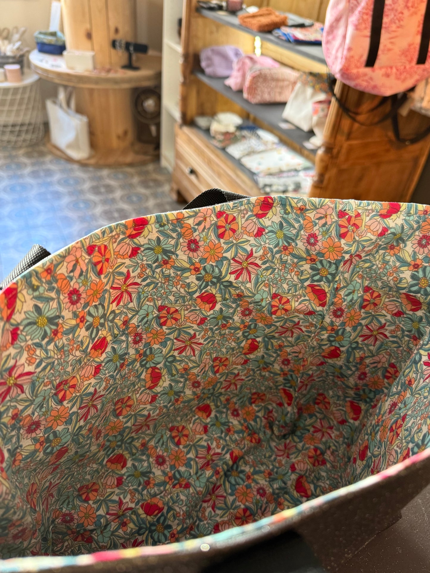 Sac mini cabas Delphine personnalisable. Créez votre sac en choisissant vos tissus intérieurs et extérieurs. Création sur mesure