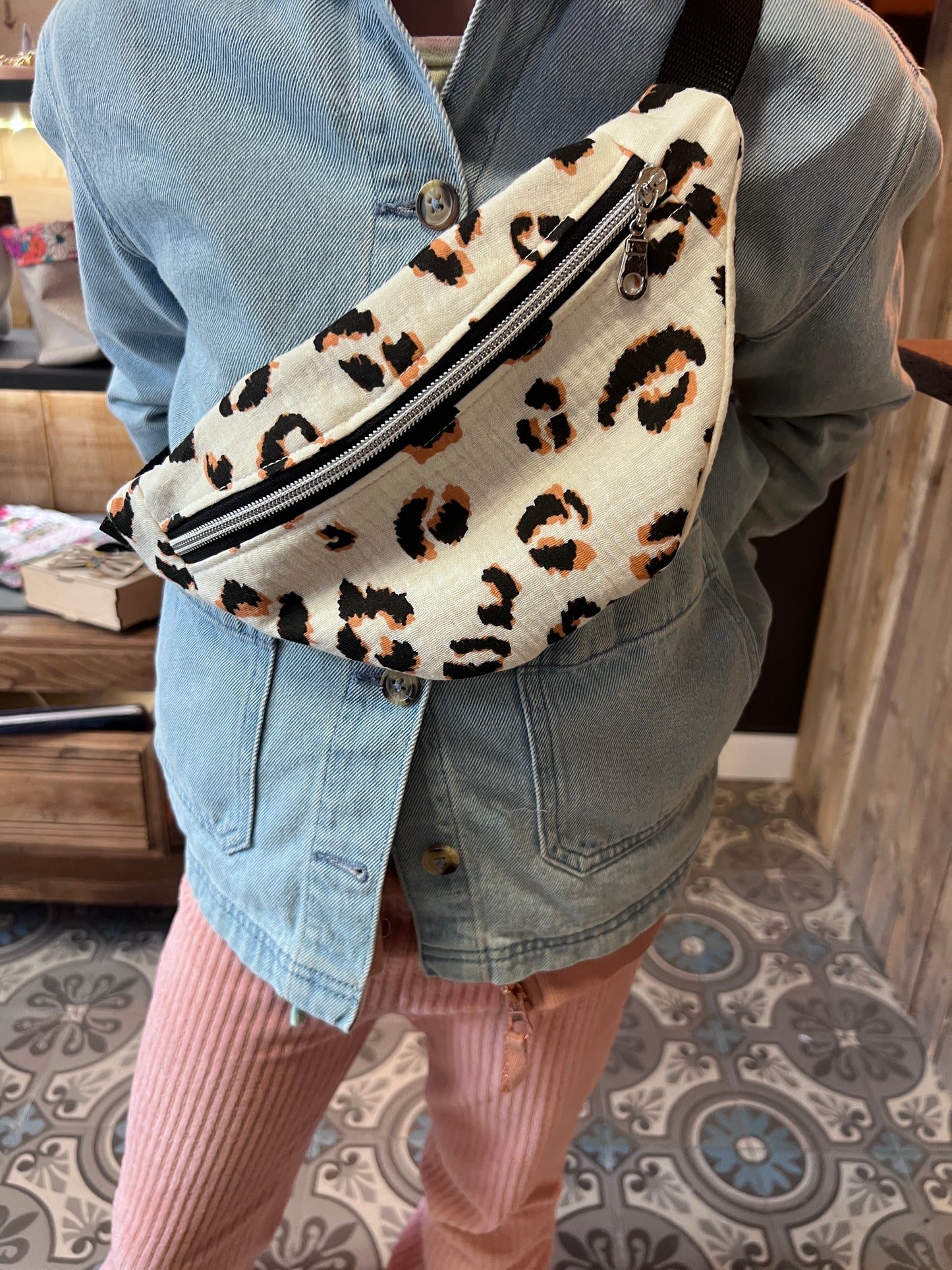 Sac banane personnalisable. Créez votre sac en choisissant vos tissus intérieurs et extérieurs. Création sur mesure