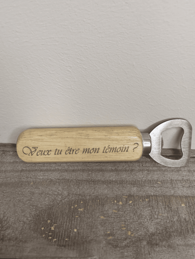 Décapsuleur "eux-tu être mon témoin ?" - Decapsuleur en bois gravé