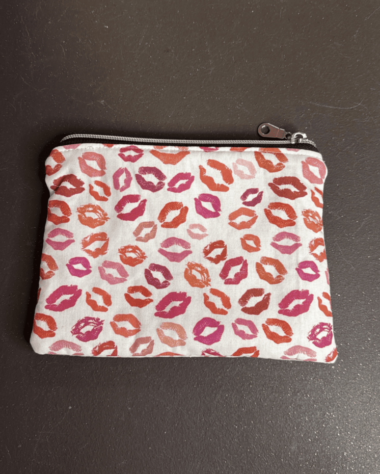 Petite pochette fourre-tout faite main – Élégance compacte et pratique