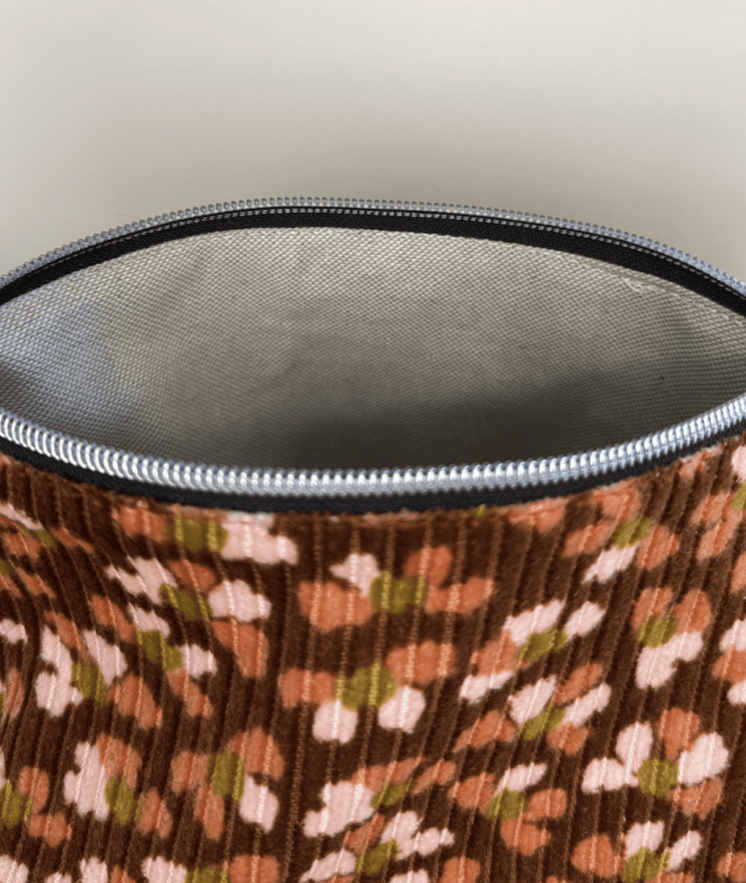 Trousse de toilette en triangle – Pratique et originale