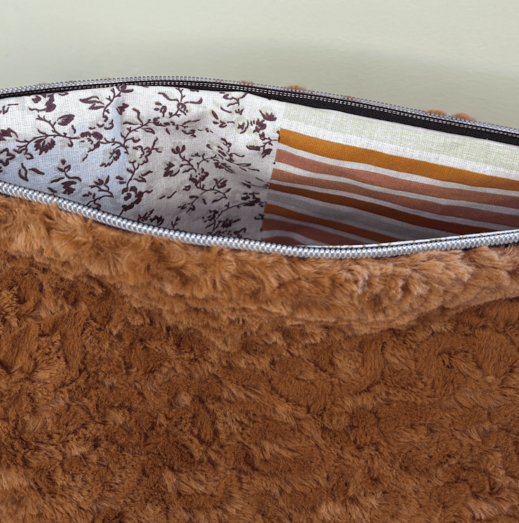 Trousse de toilette en triangle – Pratique et originale