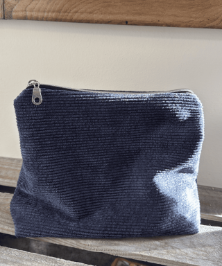 Trousse de toilette en triangle – Pratique et originale