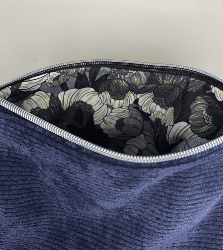 Trousse de toilette en triangle – Pratique et originale