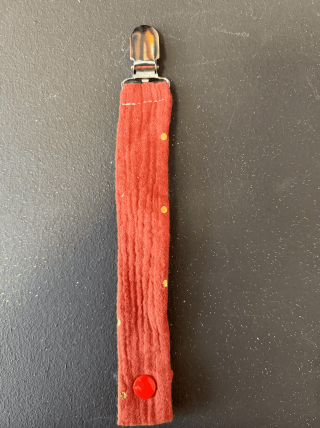 Accroche tétine tissu fait main – Pratique et pleine de charme