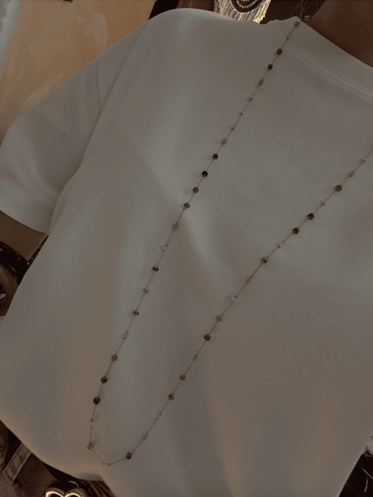 Collier long perles multicolores – Élégance discrète
