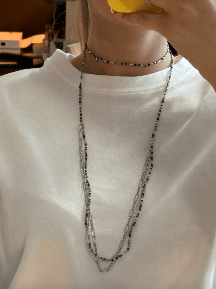 Collier double rang noir et argent – Style graphique chic