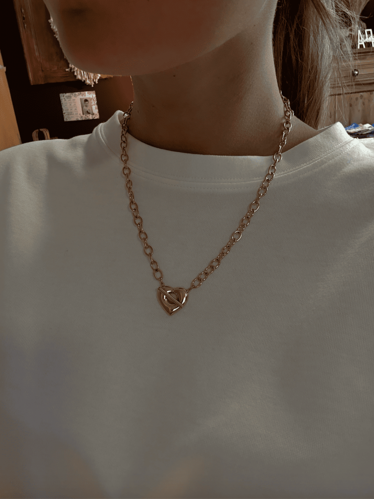 Collier doré inoxydable – Élégance intemporelle et résistante