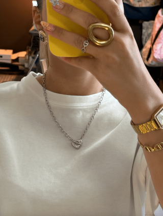 Collier argenté inoxydable – Élégance intemporelle et résistante