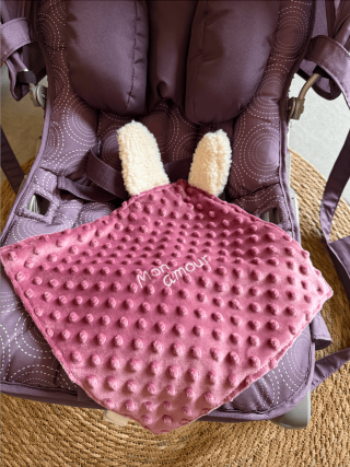 Doudous faits main – Tendresse artisanale pour les tout-petits