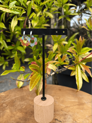Boucles d’oreilles en forme de fleur multicolores– Élégance florale et féminité