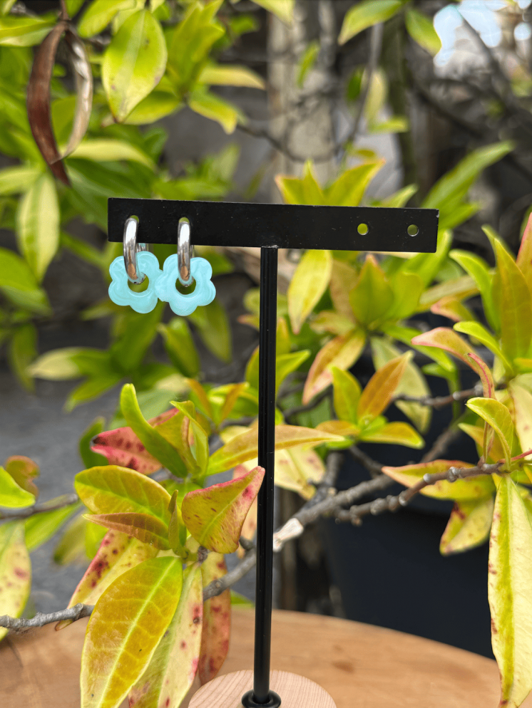 Boucles d’oreilles en forme de fleur turquoise – Élégance florale et féminité