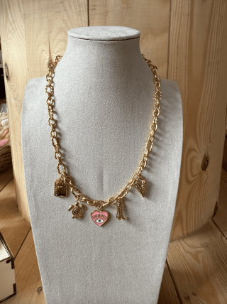 Collier doré à charms symboliques – talismans uniques et stylés