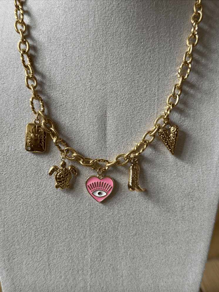 Collier doré à charms symboliques – talismans uniques et stylés