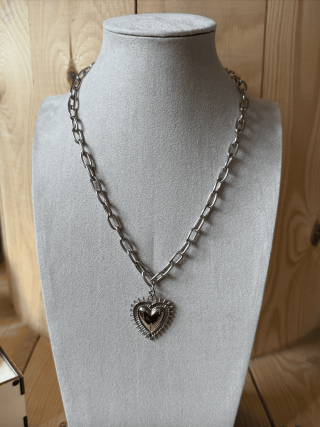 Collier cœur sacré argenté – chaîne à maillons tendance