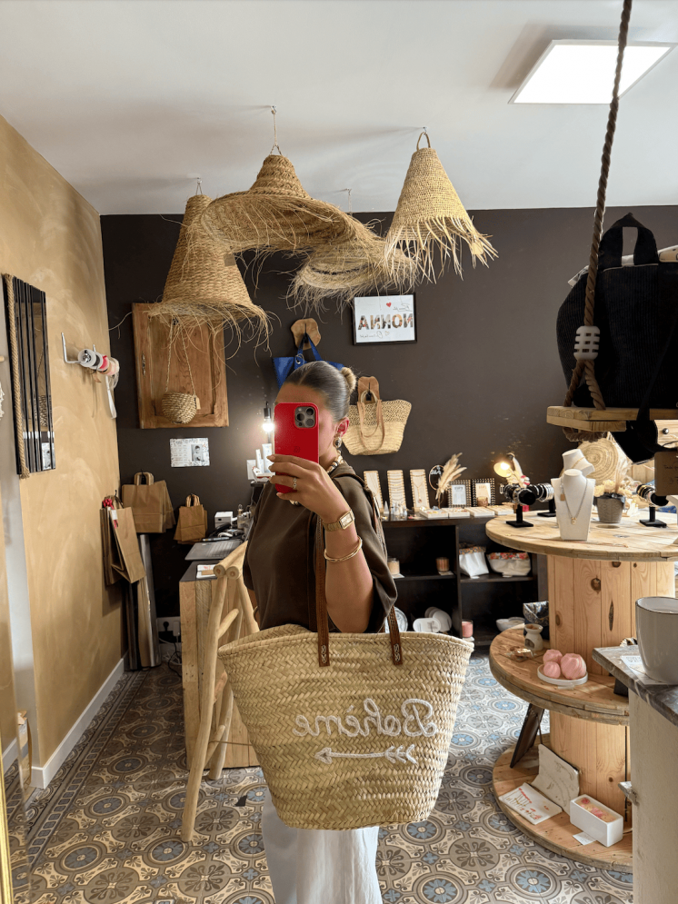 Panier bohème en osier tressé avec anses cuir – fait main - Marrakech