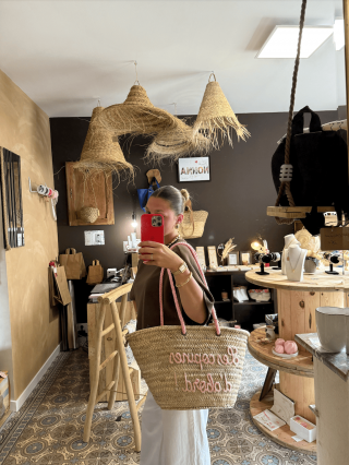 Panier en osier tressé avec anses cuir – fait main - Marrakech