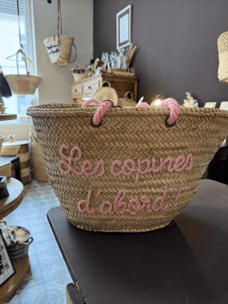 Panier en osier tressé avec anses cuir – fait main - Marrakech