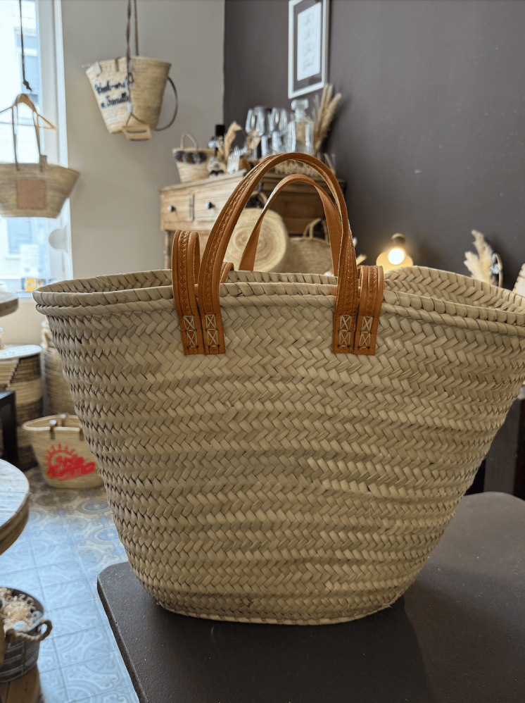 Panier bohème en osier tressé avec anses cuir – fait main - Marrakech