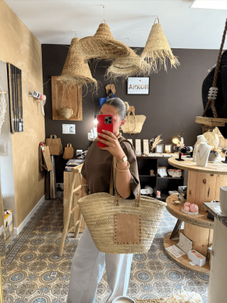 Panier bohème en osier tressé avec anses cuir – fait main - Marrakech