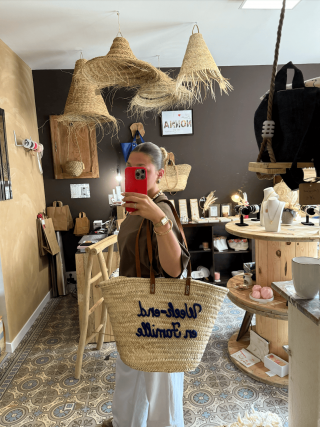 Panier bohème en osier tressé avec anses cuir – fait main - Marrakech