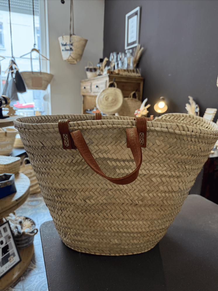 Panier bohème en osier tressé avec anses cuir – fait main - Marrakech