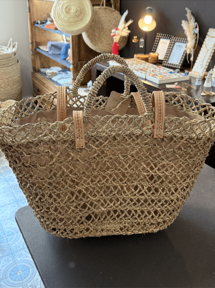 Panier bohème en osier tressé avec anses cuir – fait main - Marrakech