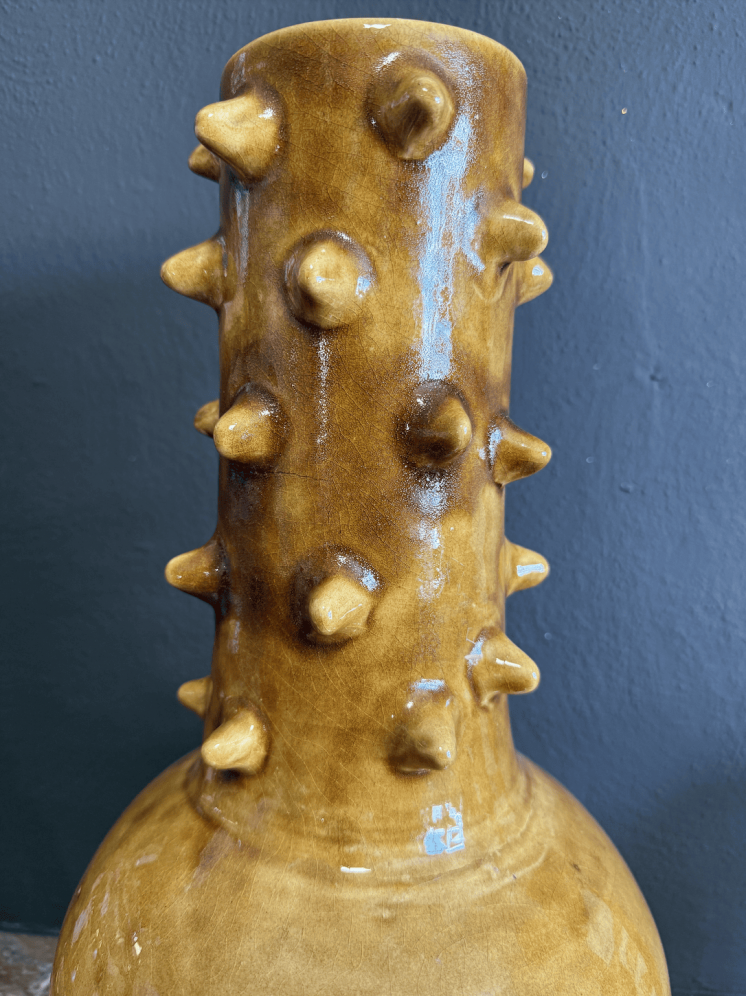 Vase artisanal à picots en céramique – Fait main à Marrakech
