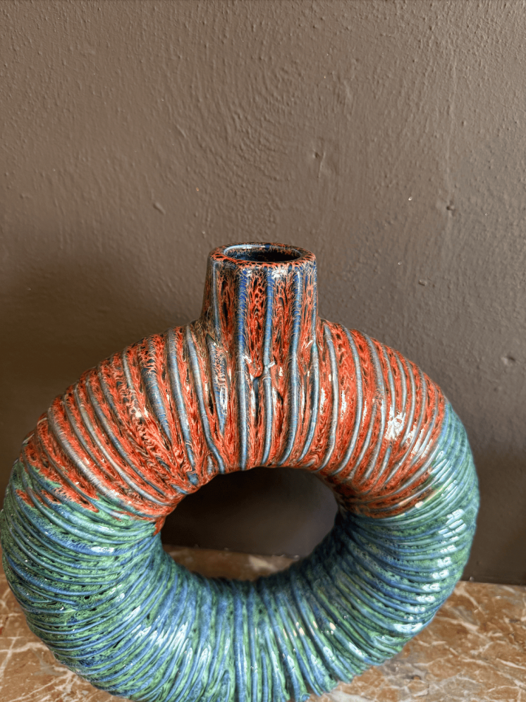 Vase circulaire multicolore en céramique – Fait main à Marrakech, pièce unique
