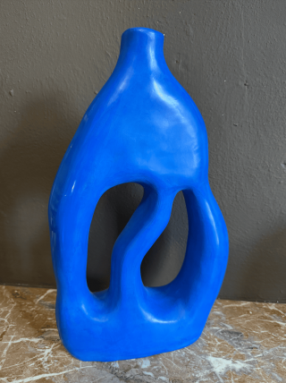 Vase bleu électrique en céramique – Fait main à Marrakech, pièce unique