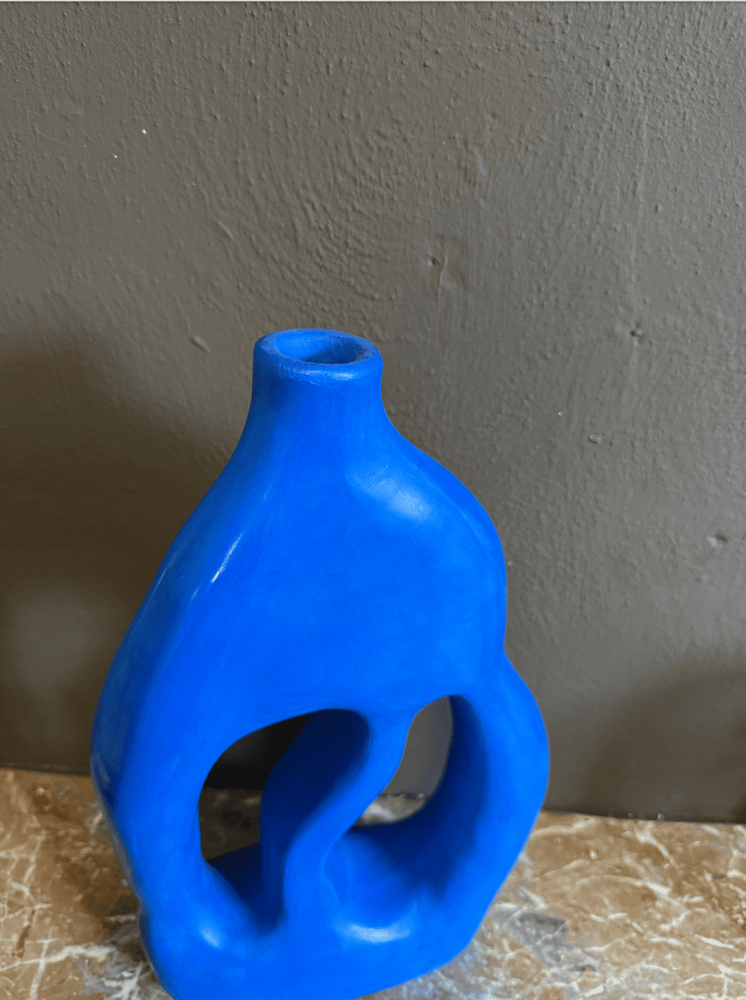 Vase bleu électrique en céramique – Fait main à Marrakech, pièce unique