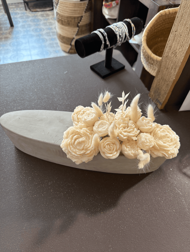 Bougie fleur sculptée à la main – Déco artisanale chic