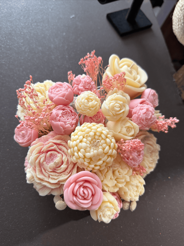 Bougie bouquet "Crème Solaire" – couleurs rose et blanc