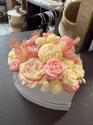 Bougie bouquet "Crème Solaire" – couleurs rose et blanc