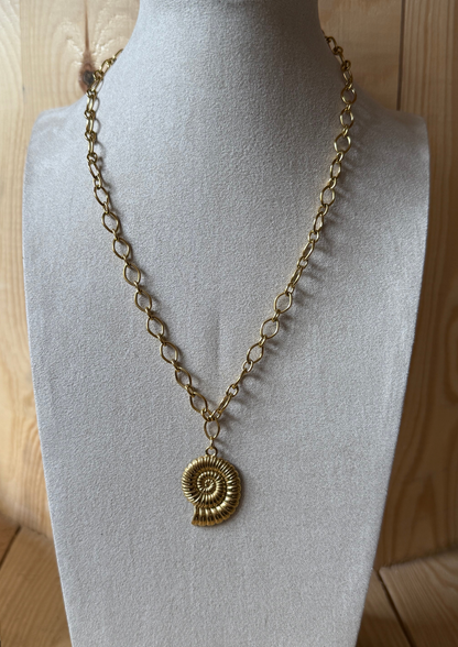 Collier personnalisable doré. Créez votre collier en choisissant vos charms. Création sur mesure