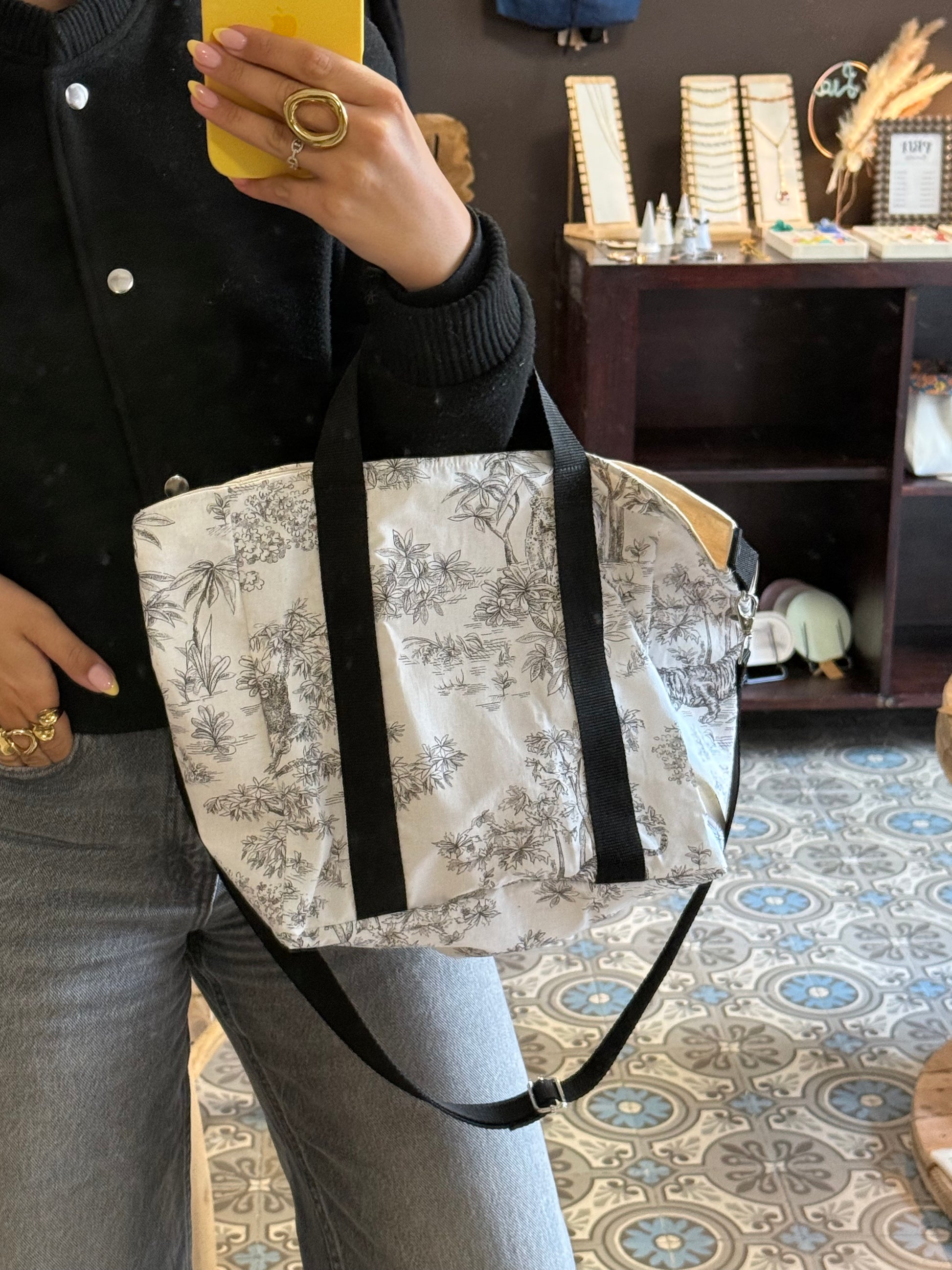 Sac mini cabas Delphine personnalisable. Créez votre sac en choisissant vos tissus intérieurs et extérieurs. Création sur mesure