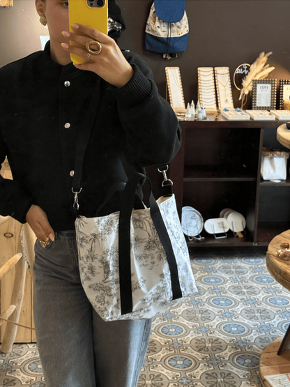 Mini cabas "Delphine" en toile de jouy noire - sac mini cabas fait main - sac couture fait main - création unique et sur mesure 