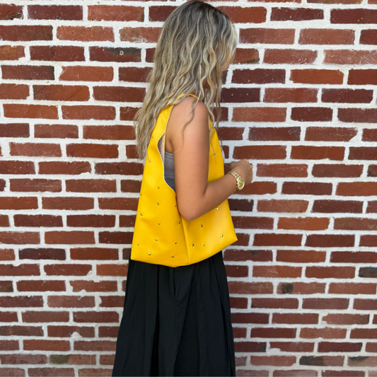 Sac "Charlotte" simili cuir jaune et clous - sac charlotte fait main - sac couture fait main - création unique et sur mesure 